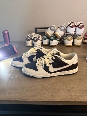 Nike Mens Low-Top Sneakers in Black and Cream with Dark Brown Accents